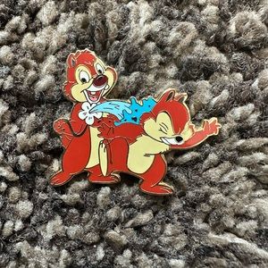 Disney Chip & Dale Chipmunks Water Squirting Flower Pin